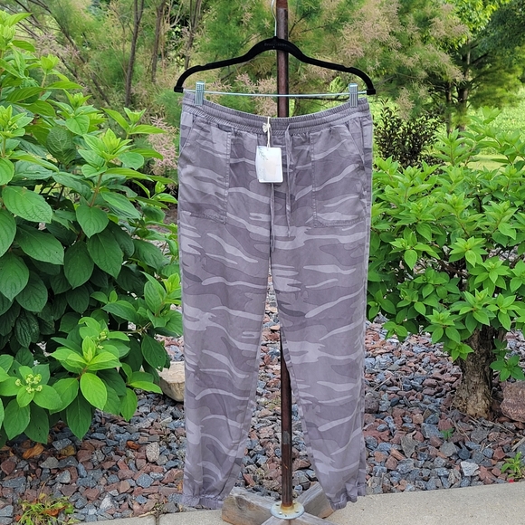 NWT Thread & Supply City Gray Camo Joggers Loungewear size Large - Picture 1 of 7